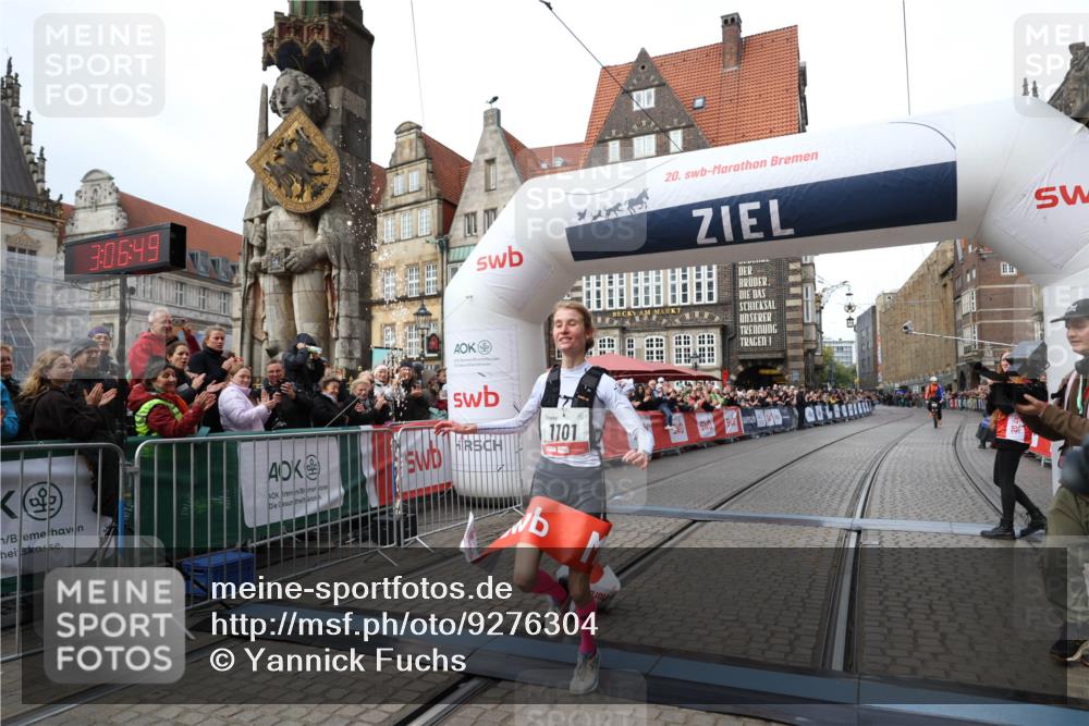 05.10.2025 - 20. swb-Marathon Bremen Yannick Fuchs http://msf.ph/oto/9276304 05.10.2025 12:37:39 Ziel 302, 1101 meine-sportfotos.de