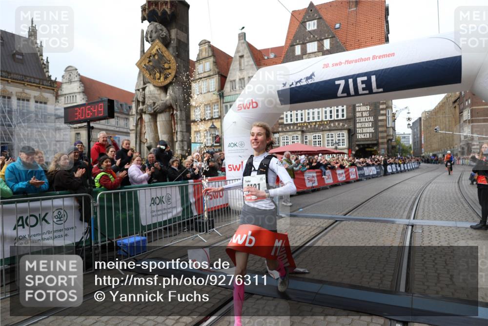05.10.2025 - 20. swb-Marathon Bremen Yannick Fuchs http://msf.ph/oto/9276311 05.10.2025 12:37:39 Ziel 302, 1101 meine-sportfotos.de