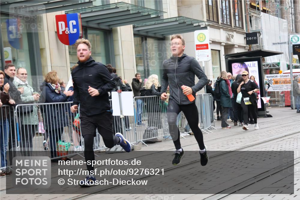 05.10.2025 - 20. swb-Marathon Bremen Strokosch-Dieckow http://msf.ph/oto/9276321 05.10.2025 11:14:21 Ziel 9303, 9861, 9970, 10292, 10602, 10722, 11072, 11139, 11448, 11473, 11557, 9303, 9861, 9970, 10292, 10602, 10722, 11072, 11139, 11448, 11473, 11557 meine-sportfotos.de