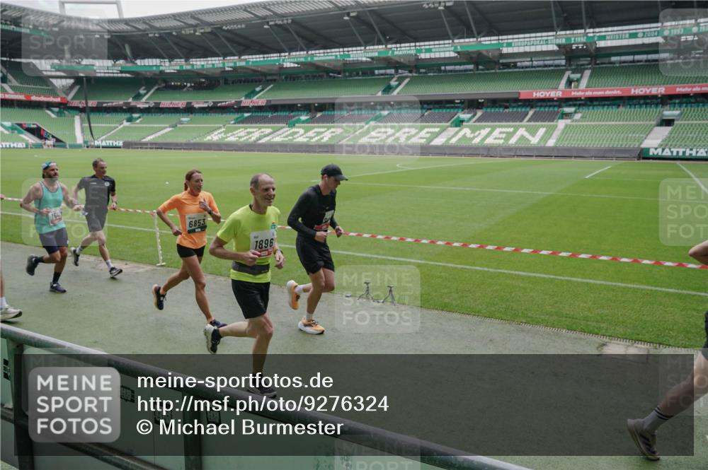 05.10.2025 - 20. swb-Marathon Bremen Michael Burmester http://msf.ph/oto/9276324 05.10.2025 12:54:24 Laufen im Stadion 53, 89, 132, 250, 289, 368, 458, 496, 504, 507, 524, 756, 950, 1020, 1165, 1308, 1428, 1460, 1489, 1517, 1543, 1608, 1690, 1729, 1736, 1873, 1896, 1897, 1943, 1976, 2024, 2180, 2274, 2573, 2767, 2841, 2871, 3193, 3212, 3224, 3359, 3436, 3703, 3913, 4595, 4611, 4837, 4949, 4958, 5022, 5024, 5206, 5576, 5666, 5869, 5978, 6244, 6348, 6359, 6583, 6683, 6853, 7232, 7279, 7494, 7508, 7814, 7835, 7928, 7986, 8511, 8611, 8653, 8737, 869, 1538, 7255, 8709 meine-sportfotos.de