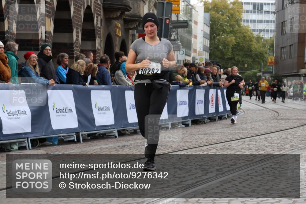 05.10.2025 - 20. swb-Marathon Bremen Strokosch-Dieckow http://msf.ph/oto/9276342 05.10.2025 11:12:29 Ziel 9736, 10282 meine-sportfotos.de