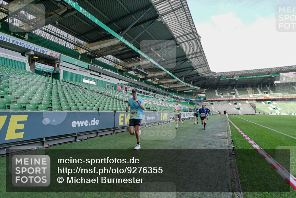05.10.2025 - 20. swb-Marathon Bremen Michael Burmester http://msf.ph/oto/9276355 05.10.2025 10:22:46 Laufen im Stadion 7111, 9239, 9341, 9504, 9755, 9863, 10052, 10171, 10175, 10176, 10352, 10409, 10517, 10525, 10847, 10908, 10967, 11328, 11335, 11343, 11349, 11430, 11594, 9341, 9586, 9809, 10358, 10775, 10862, 11132 meine-sportfotos.de