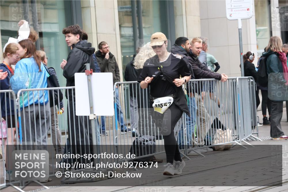 05.10.2025 - 20. swb-Marathon Bremen Strokosch-Dieckow http://msf.ph/oto/9276374 05.10.2025 11:14:24 Ziel 9303, 9861, 9970, 10602, 10722, 11139, 11345, 11448, 11473, 11557, 11607, 9303, 9861, 9970, 10602, 10722, 11139, 11345, 11448, 11473, 11557, 11607 meine-sportfotos.de