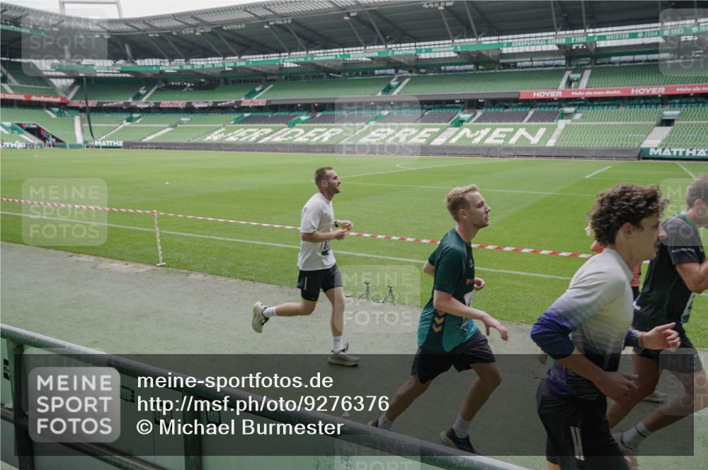 05.10.2025 - 20. swb-Marathon Bremen Michael Burmester http://msf.ph/oto/9276376 05.10.2025 12:54:27 Laufen im Stadion 53, 89, 132, 250, 289, 368, 458, 496, 504, 507, 524, 756, 950, 1020, 1165, 1308, 1428, 1460, 1474, 1489, 1517, 1543, 1608, 1690, 1729, 1736, 1873, 1896, 1897, 1943, 1976, 2024, 2180, 2265, 2274, 2573, 2767, 2841, 3193, 3212, 3224, 3359, 3436, 3531, 3703, 3913, 4257, 4595, 4611, 4837, 4949, 4958, 5022, 5024, 5206, 5452, 5576, 5666, 5869, 5978, 6244, 6348, 6359, 6583, 6683, 6853, 7232, 7279, 7494, 7508, 7814, 7835, 7928, 7986, 8511, 8611, 8642, 8653, 8737 meine-sportfotos.de