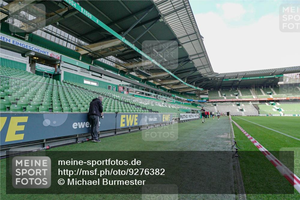 05.10.2025 - 20. swb-Marathon Bremen Michael Burmester http://msf.ph/oto/9276382 05.10.2025 10:22:56 Laufen im Stadion 7111, 9239, 9504, 9671, 9863, 10052, 10171, 10175, 10176, 10352, 10409, 10517, 10525, 10658, 10686, 10847, 10908, 10952, 10967, 11328, 11335, 11343, 11349, 11430, 11594, 9341, 9755, 9809, 10358, 10862, 11132 meine-sportfotos.de