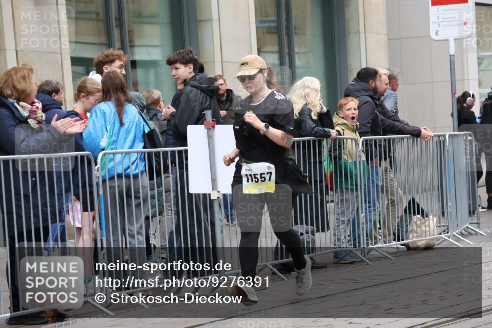 05.10.2025 - 20. swb-Marathon Bremen Strokosch-Dieckow http://msf.ph/oto/9276391 05.10.2025 11:14:24 Ziel 9303, 9861, 9970, 10602, 10722, 11139, 11345, 11448, 11473, 11557, 11607, 9303, 9861, 9970, 10602, 10722, 11139, 11345, 11448, 11473, 11557, 11607 meine-sportfotos.de