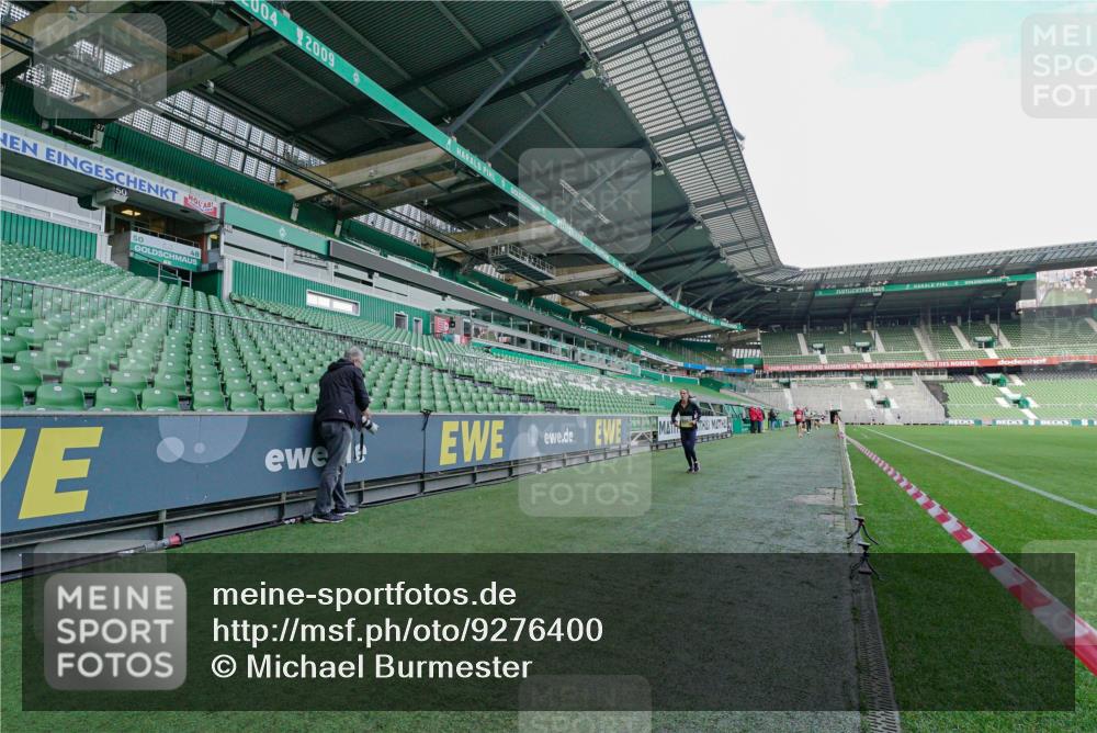 05.10.2025 - 20. swb-Marathon Bremen Michael Burmester http://msf.ph/oto/9276400 05.10.2025 10:23:06 Laufen im Stadion 7111, 9239, 9403, 9504, 9671, 9863, 10052, 10161, 10171, 10175, 10176, 10352, 10409, 10517, 10525, 10565, 10658, 10686, 10847, 10908, 10952, 10967, 11328, 11335, 11343, 11349, 11594, 9341, 9755, 10517, 11430 meine-sportfotos.de