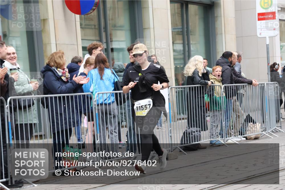 05.10.2025 - 20. swb-Marathon Bremen Strokosch-Dieckow http://msf.ph/oto/9276402 05.10.2025 11:14:24 Ziel 9303, 9861, 9970, 10602, 10722, 11139, 11345, 11448, 11473, 11557, 11607, 9303, 9861, 9970, 10602, 10722, 11139, 11345, 11448, 11473, 11557, 11607 meine-sportfotos.de