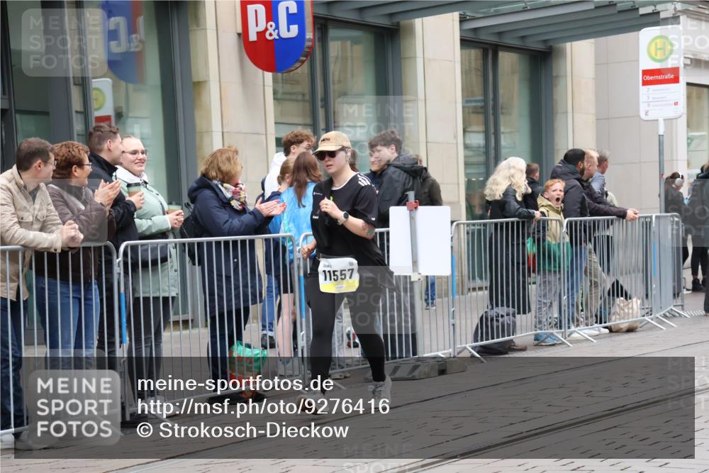05.10.2025 - 20. swb-Marathon Bremen Strokosch-Dieckow http://msf.ph/oto/9276416 05.10.2025 11:14:25 Ziel 9303, 9861, 9970, 10602, 10722, 11345, 11448, 11473, 11557, 11607, 9303, 9861, 9970, 10602, 10722, 11345, 11448, 11473, 11557, 11607 meine-sportfotos.de