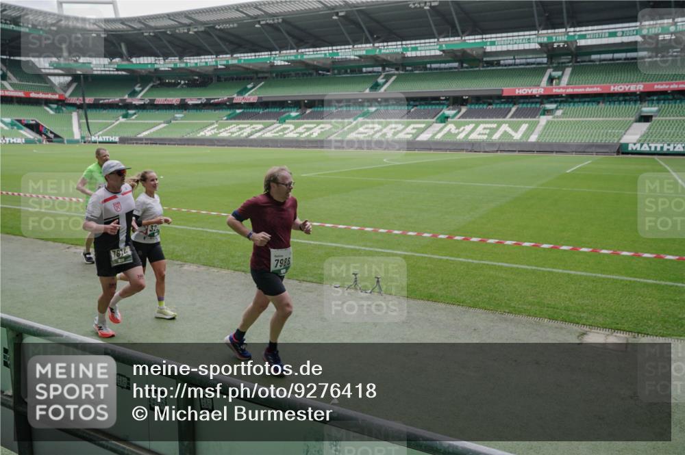 05.10.2025 - 20. swb-Marathon Bremen Michael Burmester http://msf.ph/oto/9276418 05.10.2025 12:54:32 Laufen im Stadion 53, 82, 104, 132, 250, 289, 417, 504, 507, 524, 756, 950, 1165, 1308, 1460, 1474, 1483, 1517, 1543, 1608, 1690, 1721, 1729, 1736, 1873, 1896, 1897, 1976, 2024, 2180, 2265, 2274, 2573, 2767, 2841, 3069, 3193, 3212, 3224, 3359, 3436, 3531, 3703, 3848, 3913, 4257, 4595, 4611, 4837, 4949, 4958, 5022, 5024, 5206, 5452, 5576, 5666, 5869, 5978, 6244, 6359, 6583, 6683, 6853, 7232, 7279, 7494, 7508, 7814, 7928, 7986, 8511, 8611, 8642, 8653, 8737, 89, 368, 458, 1460, 1489 meine-sportfotos.de