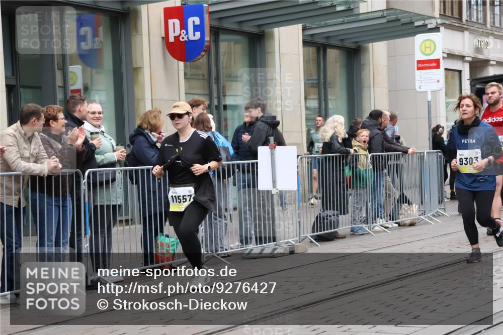 05.10.2025 - 20. swb-Marathon Bremen Strokosch-Dieckow http://msf.ph/oto/9276427 05.10.2025 11:14:25 Ziel 9303, 9861, 9970, 10602, 10722, 11345, 11448, 11473, 11557, 11607, 9303, 9861, 9970, 10602, 10722, 11345, 11448, 11473, 11557, 11607 meine-sportfotos.de