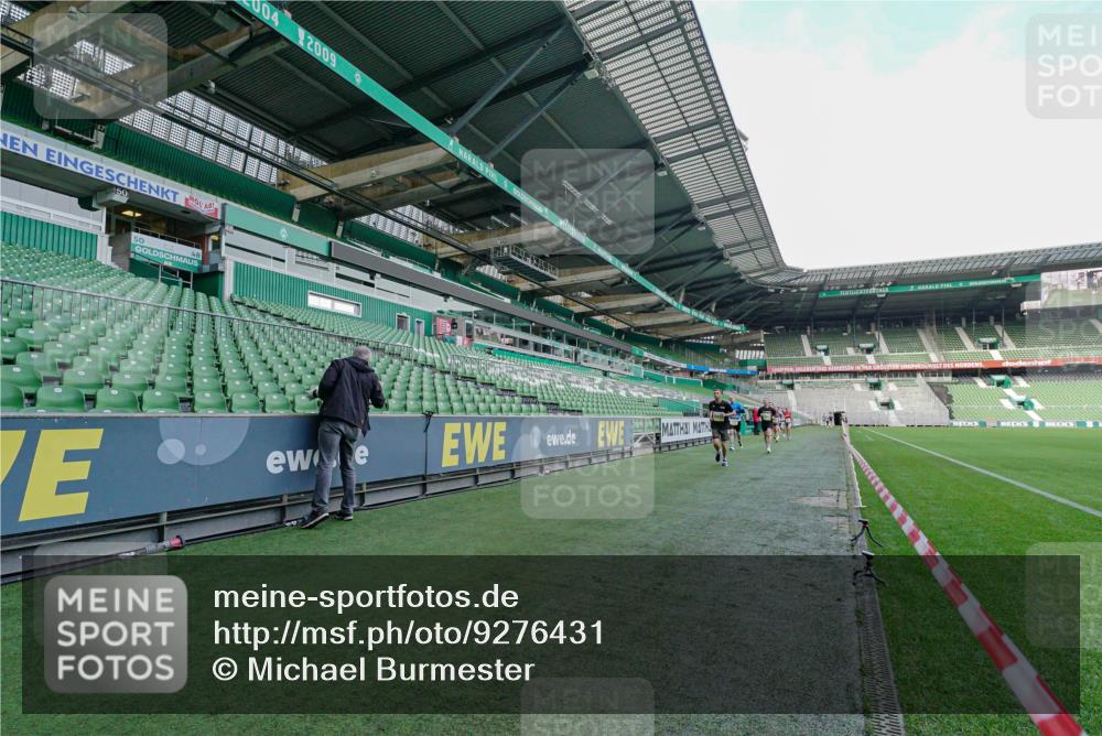 05.10.2025 - 20. swb-Marathon Bremen Michael Burmester http://msf.ph/oto/9276431 05.10.2025 10:23:27 Laufen im Stadion 9213, 9289, 9403, 9504, 9671, 9863, 9922, 10052, 10070, 10161, 10171, 10175, 10276, 10352, 10525, 10565, 10606, 10658, 10686, 10753, 10847, 10908, 10952, 11067, 11069, 11114, 11328, 11335, 11349, 11418, 11474, 11567, 11710, 7111, 9239, 10176, 10409, 10967, 11343, 11594 meine-sportfotos.de