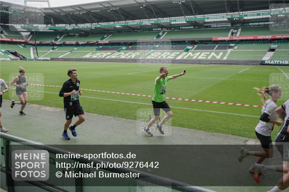 05.10.2025 - 20. swb-Marathon Bremen Michael Burmester http://msf.ph/oto/9276442 05.10.2025 12:54:33 Laufen im Stadion 53, 82, 104, 132, 250, 289, 319, 417, 504, 507, 524, 756, 950, 1165, 1308, 1474, 1483, 1517, 1543, 1608, 1690, 1721, 1729, 1736, 1873, 1896, 1897, 1945, 1976, 2024, 2180, 2265, 2274, 2573, 2767, 2841, 3069, 3193, 3212, 3224, 3359, 3436, 3531, 3703, 3848, 3913, 4257, 4595, 4611, 4837, 4949, 4958, 5022, 5024, 5206, 5452, 5666, 5869, 5978, 6244, 6359, 6583, 6683, 6853, 7232, 7279, 7494, 7508, 7814, 7928, 7986, 8511, 8611, 8642, 8653, 8737, 89, 368, 458, 1460, 1489 meine-sportfotos.de