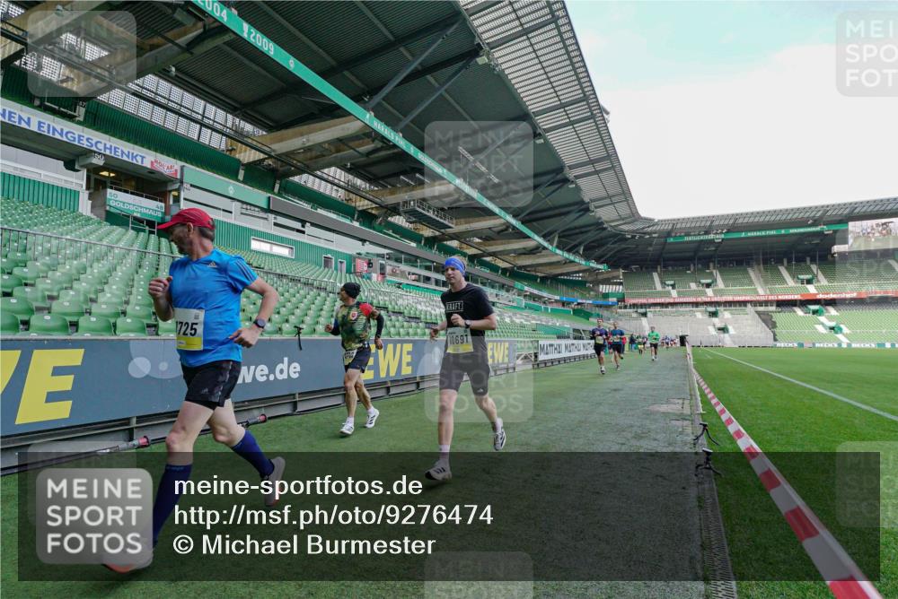 05.10.2025 - 20. swb-Marathon Bremen Michael Burmester http://msf.ph/oto/9276474 05.10.2025 10:24:36 Laufen im Stadion 8187, 9253, 9262, 9364, 9524, 9700, 10208, 10229, 10375, 10592, 10691, 10744, 10838, 10880, 10910, 11086, 11217, 11304, 11476, 11640, 11701, 11725, 9213, 10276, 10606, 11114, 11418, 11474, 11567, 11710 meine-sportfotos.de