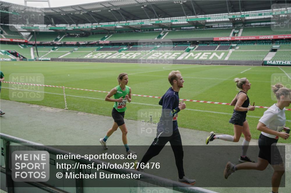 05.10.2025 - 20. swb-Marathon Bremen Michael Burmester http://msf.ph/oto/9276476 05.10.2025 12:54:35 Laufen im Stadion 53, 82, 104, 132, 169, 289, 319, 417, 504, 507, 524, 756, 944, 950, 1165, 1308, 1474, 1483, 1517, 1543, 1690, 1721, 1729, 1736, 1873, 1896, 1897, 1945, 1976, 2024, 2180, 2265, 2274, 2573, 2767, 2841, 3069, 3193, 3212, 3224, 3359, 3436, 3531, 3703, 3848, 3913, 4257, 4595, 4816, 4837, 4949, 4958, 5022, 5024, 5206, 5452, 5666, 5869, 5978, 6244, 6359, 6583, 6683, 6853, 7052, 7232, 7279, 7494, 7508, 7814, 7928, 7986, 8511, 8642, 8653, 8737, 89, 250, 368, 458, 1460, 1489 meine-sportfotos.de