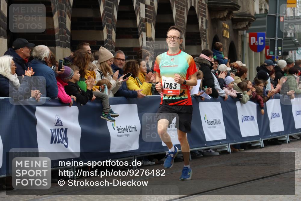 05.10.2025 - 20. swb-Marathon Bremen Strokosch-Dieckow http://msf.ph/oto/9276482 05.10.2025 13:04:31 Ziel 1763, 5656, 7176 meine-sportfotos.de