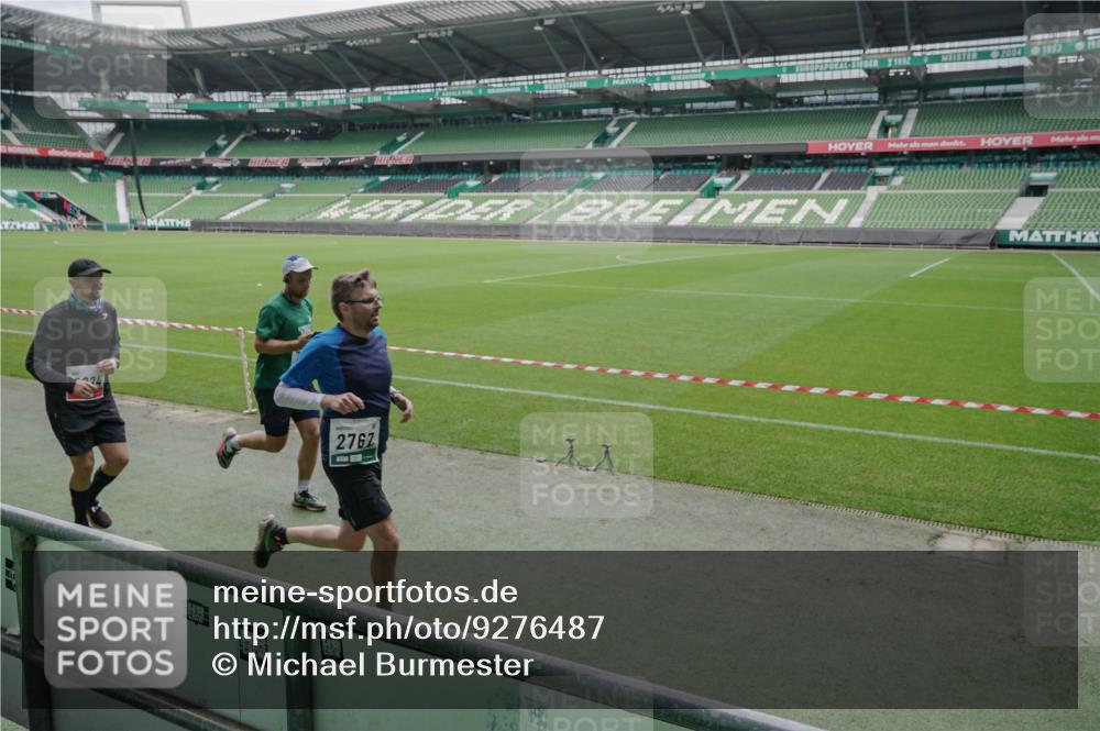 05.10.2025 - 20. swb-Marathon Bremen Michael Burmester http://msf.ph/oto/9276487 05.10.2025 12:54:37 Laufen im Stadion 53, 82, 104, 124, 132, 169, 289, 319, 417, 504, 507, 524, 756, 944, 950, 1165, 1308, 1474, 1483, 1517, 1543, 1690, 1721, 1729, 1873, 1896, 1897, 1945, 1976, 2024, 2180, 2265, 2274, 2573, 2767, 2841, 3069, 3193, 3212, 3224, 3359, 3436, 3531, 3703, 3848, 3913, 4257, 4595, 4672, 4816, 4837, 4949, 4958, 5022, 5206, 5452, 5666, 5869, 5978, 6244, 6583, 6683, 6853, 7052, 7232, 7279, 7494, 7508, 7814, 7928, 7986, 8642, 8653, 8737, 89, 250, 368, 458, 1460, 1489 meine-sportfotos.de