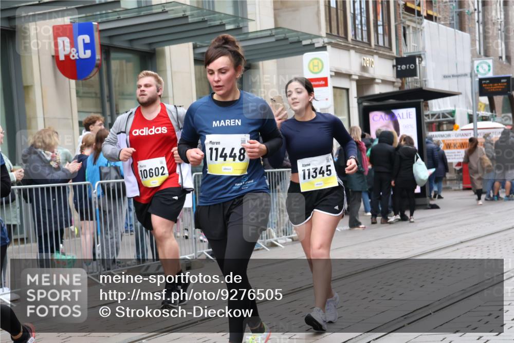 05.10.2025 - 20. swb-Marathon Bremen Strokosch-Dieckow http://msf.ph/oto/9276505 05.10.2025 11:14:28 Ziel 9303, 9861, 9970, 10602, 10722, 11345, 11448, 11473, 11557, 11607, 9303, 9861, 9970, 10602, 10722, 11345, 11448, 11473, 11557, 11607 meine-sportfotos.de