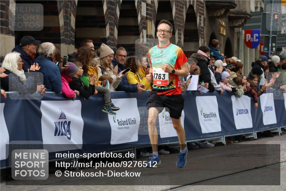05.10.2025 - 20. swb-Marathon Bremen Strokosch-Dieckow http://msf.ph/oto/9276512 05.10.2025 13:04:31 Ziel 1763, 5656, 7176 meine-sportfotos.de