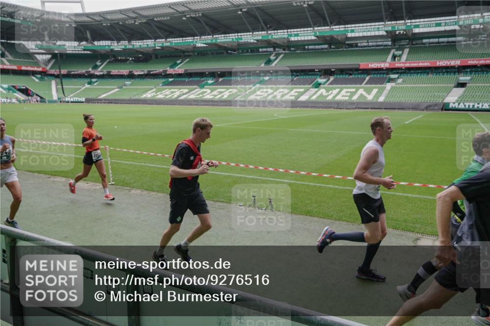 05.10.2025 - 20. swb-Marathon Bremen Michael Burmester http://msf.ph/oto/9276516 05.10.2025 12:54:41 Laufen im Stadion 53, 82, 104, 124, 132, 169, 289, 319, 417, 504, 524, 756, 944, 1165, 1308, 1474, 1483, 1517, 1543, 1721, 1729, 1873, 1896, 1897, 1945, 1976, 2024, 2180, 2265, 2274, 2431, 2573, 2767, 2841, 3069, 3193, 3212, 3224, 3359, 3436, 3531, 3703, 3848, 4257, 4595, 4672, 4816, 4837, 4949, 4958, 5022, 5206, 5452, 5666, 5869, 5978, 6184, 6583, 6683, 6853, 7052, 7232, 7279, 7494, 7508, 7814, 7928, 7986, 8642, 8653, 8737, 89, 250, 368, 458, 507, 950, 1460, 1489 meine-sportfotos.de