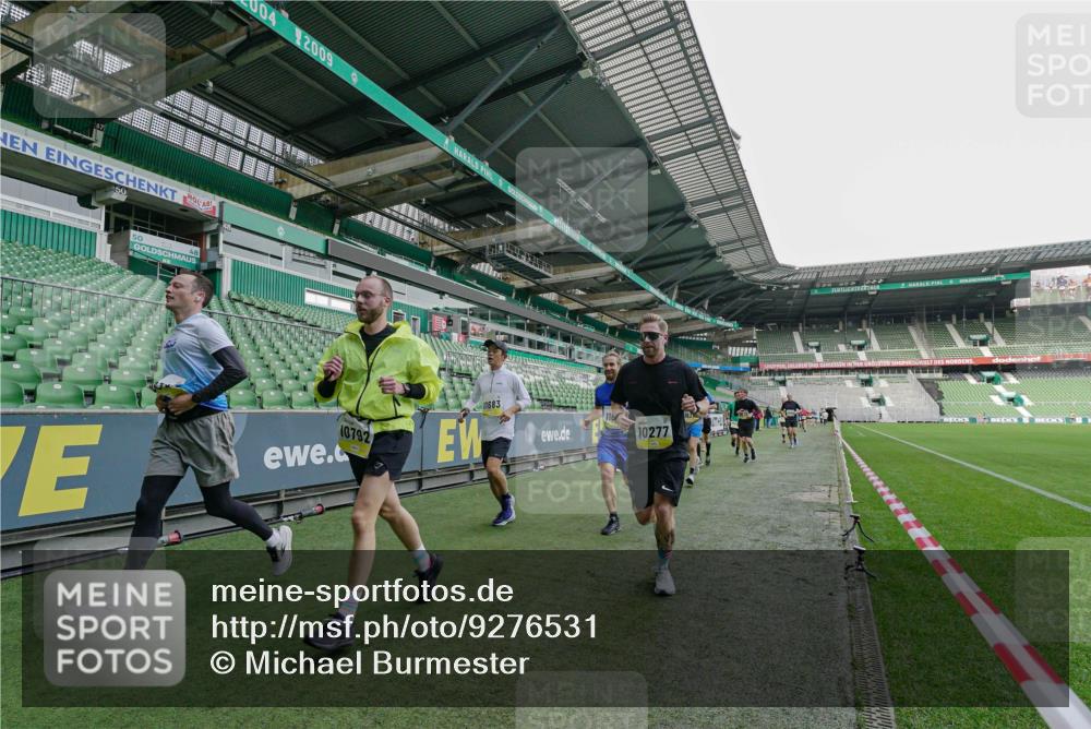 05.10.2025 - 20. swb-Marathon Bremen Michael Burmester http://msf.ph/oto/9276531 05.10.2025 10:26:52 Laufen im Stadion 28, 8000, 9009, 9202, 9250, 9270, 9285, 9290, 9351, 9362, 9396, 9400, 9411, 9545, 9590, 9678, 9876, 9878, 9885, 9897, 9921, 9960, 9961, 9963, 10045, 10053, 10090, 10091, 10092, 10277, 10304, 10351, 10411, 10431, 10447, 10568, 10633, 10634, 10649, 10682, 10773, 10792, 10823, 10851, 10898, 11362, 11585, 11645, 11648, 11683, 11714, 11715, 8000, 9170, 9963, 10044, 10559, 10624, 10780, 10816, 10851, 11178, 11422, 11488, 11617 meine-sportfotos.de