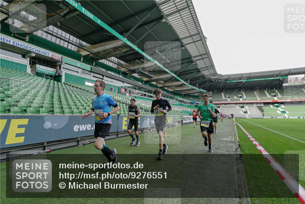05.10.2025 - 20. swb-Marathon Bremen Michael Burmester http://msf.ph/oto/9276551 05.10.2025 10:26:55 Laufen im Stadion 28, 9009, 9202, 9250, 9270, 9285, 9290, 9351, 9362, 9396, 9400, 9411, 9545, 9590, 9678, 9709, 9876, 9878, 9885, 9897, 9921, 9960, 9961, 10045, 10053, 10090, 10091, 10092, 10277, 10351, 10411, 10431, 10447, 10568, 10633, 10634, 10649, 10682, 10750, 10773, 10792, 10823, 10898, 10947, 11362, 11585, 11645, 11648, 11683, 11714, 11715, 8000, 9170, 9963, 10044, 10304, 10559, 10624, 10780, 10816, 10851, 11488, 11617 meine-sportfotos.de