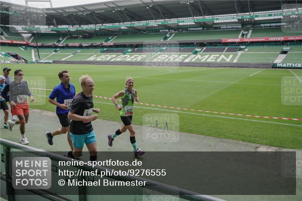 05.10.2025 - 20. swb-Marathon Bremen Michael Burmester http://msf.ph/oto/9276555 05.10.2025 12:54:46 Laufen im Stadion 53, 82, 104, 124, 132, 169, 289, 319, 417, 504, 524, 756, 944, 1308, 1474, 1483, 1517, 1543, 1721, 1896, 1897, 1945, 1976, 2024, 2180, 2265, 2274, 2431, 2494, 2573, 2642, 2767, 2841, 3069, 3193, 3212, 3224, 3359, 3436, 3531, 3703, 3848, 4257, 4595, 4672, 4816, 4837, 4919, 4949, 4958, 5022, 5206, 5452, 5666, 5869, 5978, 6184, 6583, 6683, 6853, 7052, 7232, 7279, 7494, 7508, 7814, 7928, 7986, 8642, 8653, 8737, 89, 250, 368, 458, 507, 950, 1165, 1460, 1489 meine-sportfotos.de