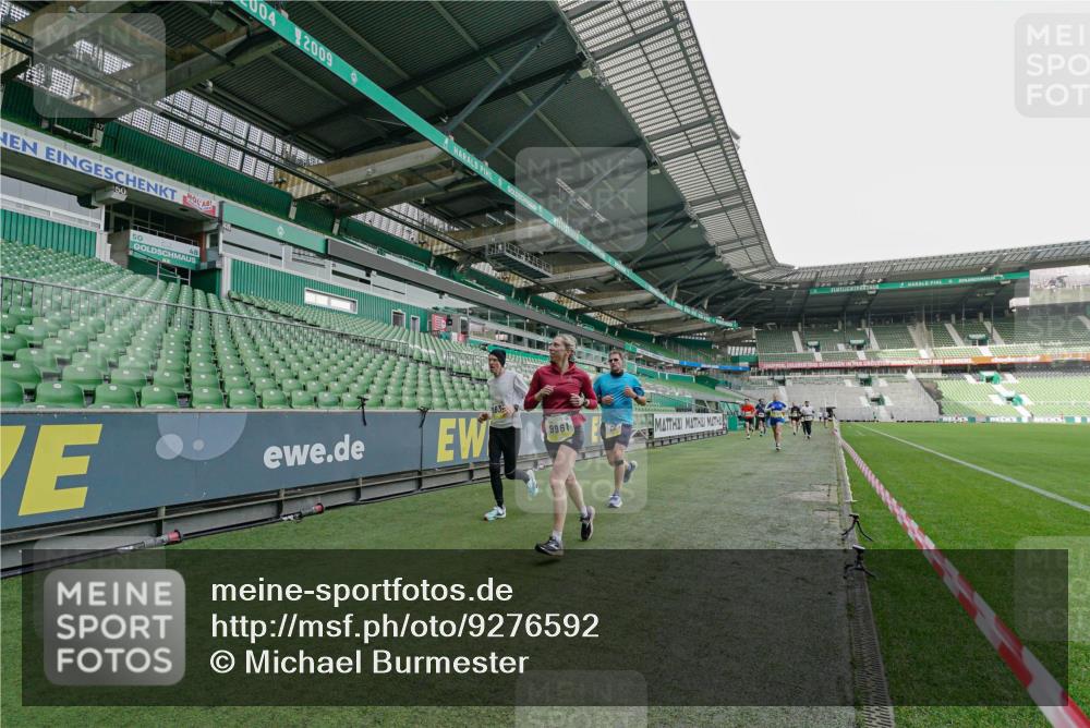 05.10.2025 - 20. swb-Marathon Bremen Michael Burmester http://msf.ph/oto/9276592 05.10.2025 10:27:04 Laufen im Stadion 28, 9009, 9202, 9270, 9285, 9290, 9339, 9351, 9362, 9396, 9400, 9411, 9500, 9545, 9590, 9670, 9678, 9709, 9711, 9876, 9878, 9885, 9897, 9921, 9960, 9961, 10045, 10091, 10092, 10277, 10351, 10411, 10431, 10568, 10633, 10634, 10639, 10649, 10682, 10750, 10773, 10792, 10818, 10822, 10823, 10898, 10947, 11074, 11362, 11585, 11645, 11648, 11683, 11714, 11715, 8000, 9250, 9963, 10044, 10053, 10090, 10304, 10447, 10624, 10633, 10816, 10851, 11488 meine-sportfotos.de
