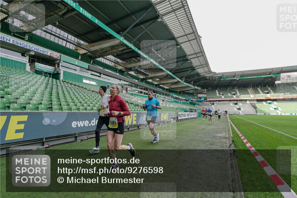 05.10.2025 - 20. swb-Marathon Bremen Michael Burmester http://msf.ph/oto/9276598 05.10.2025 10:27:05 Laufen im Stadion 28, 9009, 9202, 9270, 9285, 9290, 9339, 9351, 9362, 9396, 9400, 9411, 9500, 9545, 9590, 9670, 9678, 9709, 9711, 9876, 9878, 9885, 9897, 9921, 9960, 9961, 10045, 10091, 10092, 10277, 10351, 10411, 10431, 10568, 10634, 10639, 10649, 10682, 10750, 10773, 10792, 10818, 10822, 10823, 10898, 10947, 11074, 11362, 11585, 11645, 11648, 11683, 11714, 11715, 8000, 9250, 9963, 10044, 10053, 10090, 10304, 10447, 10624, 10633, 10816, 10851, 11488 meine-sportfotos.de