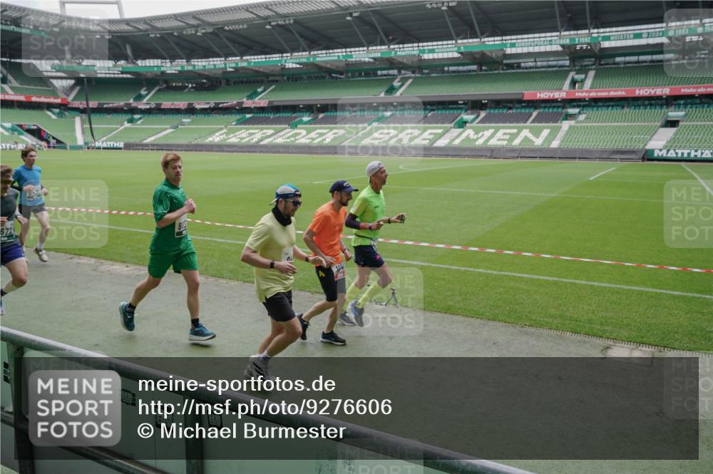 05.10.2025 - 20. swb-Marathon Bremen Michael Burmester http://msf.ph/oto/9276606 05.10.2025 12:54:52 Laufen im Stadion 53, 82, 104, 124, 132, 169, 289, 319, 417, 504, 524, 663, 944, 1308, 1474, 1483, 1543, 1721, 1737, 1896, 1897, 1945, 1976, 2024, 2180, 2265, 2274, 2431, 2494, 2573, 2642, 2767, 2841, 3069, 3193, 3212, 3224, 3359, 3436, 3531, 3703, 3848, 4257, 4595, 4672, 4771, 4816, 4837, 4919, 4949, 4958, 5022, 5034, 5206, 5452, 5666, 5869, 5978, 6184, 6527, 6583, 6649, 6683, 6853, 7052, 7279, 7494, 7508, 7814, 7928, 7986, 8642, 8653, 8737, 250, 507, 524, 756, 950, 1165, 1460 meine-sportfotos.de