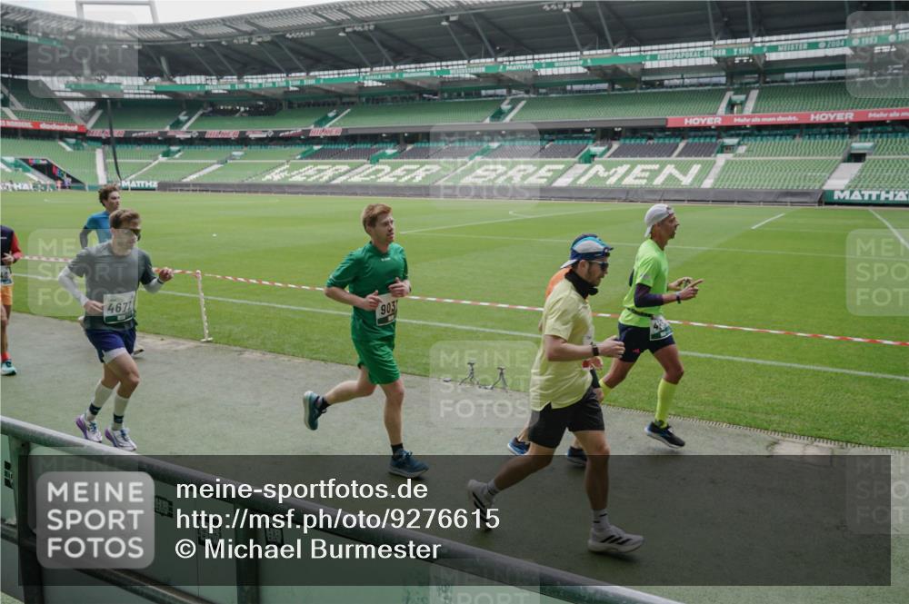 05.10.2025 - 20. swb-Marathon Bremen Michael Burmester http://msf.ph/oto/9276615 05.10.2025 12:54:52 Laufen im Stadion 53, 82, 104, 124, 132, 169, 289, 319, 417, 504, 524, 663, 944, 1308, 1474, 1483, 1543, 1721, 1737, 1896, 1897, 1945, 1976, 2024, 2180, 2265, 2274, 2431, 2494, 2573, 2642, 2767, 2841, 3069, 3193, 3212, 3224, 3359, 3436, 3531, 3703, 3848, 4257, 4595, 4672, 4771, 4816, 4837, 4919, 4949, 4958, 5022, 5034, 5206, 5452, 5666, 5869, 5978, 6184, 6527, 6583, 6649, 6683, 6853, 7052, 7279, 7494, 7508, 7814, 7928, 7986, 8642, 8653, 8737, 250, 507, 524, 756, 950, 1165, 1460 meine-sportfotos.de