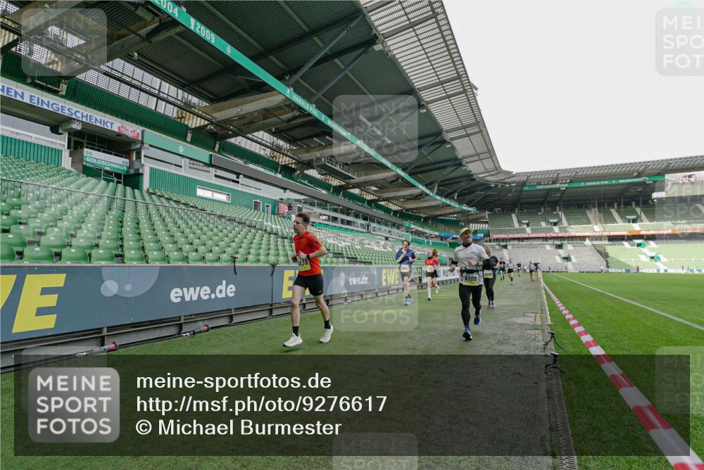 05.10.2025 - 20. swb-Marathon Bremen Michael Burmester http://msf.ph/oto/9276617 05.10.2025 10:27:11 Laufen im Stadion 28, 9009, 9202, 9270, 9285, 9290, 9339, 9351, 9362, 9396, 9400, 9411, 9500, 9545, 9590, 9670, 9678, 9709, 9711, 9876, 9878, 9885, 9897, 9921, 9960, 9961, 10045, 10091, 10092, 10277, 10351, 10411, 10568, 10634, 10639, 10649, 10682, 10750, 10773, 10792, 10818, 10822, 10823, 10898, 10947, 11074, 11362, 11446, 11585, 11645, 11659, 11683, 11714, 8000, 9250, 9545, 9963, 10053, 10090, 10304, 10431, 10447, 10633, 10851, 11488, 11648, 11715 meine-sportfotos.de