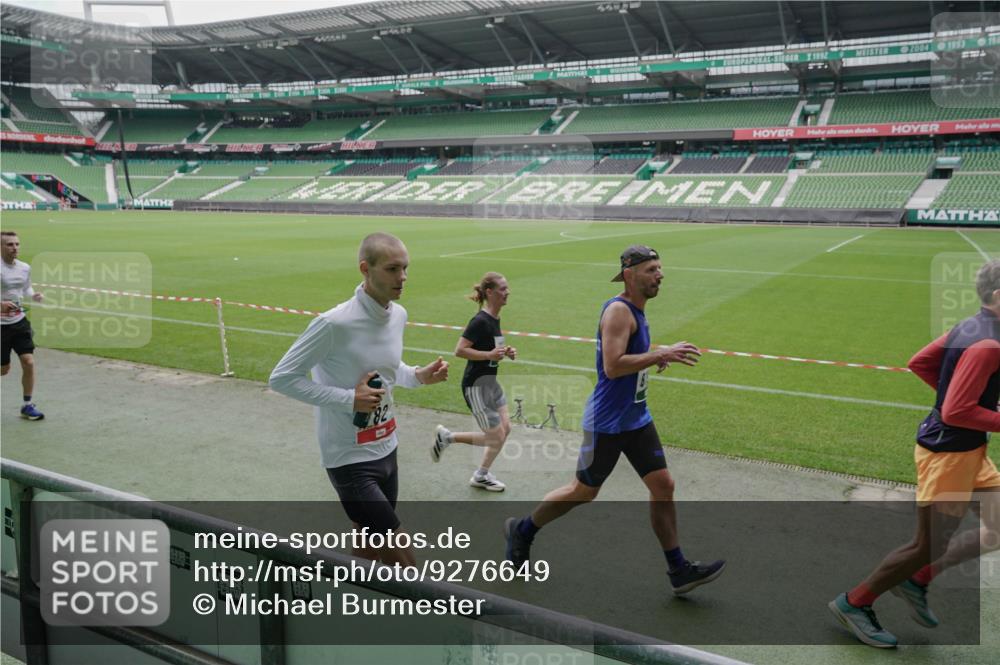 05.10.2025 - 20. swb-Marathon Bremen Michael Burmester http://msf.ph/oto/9276649 05.10.2025 12:54:54 Laufen im Stadion 53, 82, 104, 124, 132, 169, 289, 319, 417, 504, 663, 944, 1308, 1474, 1483, 1543, 1721, 1737, 1896, 1897, 1945, 1976, 2024, 2180, 2265, 2274, 2431, 2494, 2573, 2642, 2767, 2841, 3069, 3193, 3212, 3224, 3359, 3436, 3531, 3703, 3848, 4257, 4595, 4672, 4771, 4816, 4837, 4919, 4949, 4958, 5022, 5034, 5206, 5452, 5666, 5869, 5978, 6184, 6527, 6583, 6649, 6683, 6853, 7052, 7279, 7494, 7814, 7928, 7986, 8642, 8653, 8737, 53, 250, 507, 524, 756, 950, 1165 meine-sportfotos.de