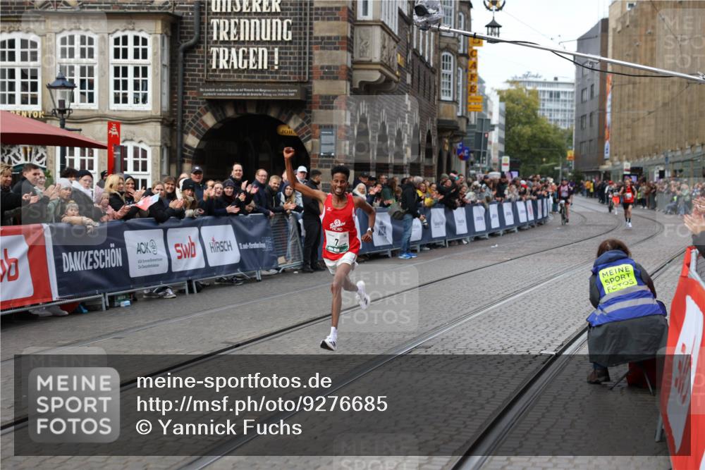 05.10.2025 - 20. swb-Marathon Bremen Yannick Fuchs http://msf.ph/oto/9276685 05.10.2025 12:38:40 Ziel 7 meine-sportfotos.de