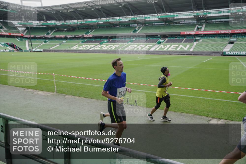 05.10.2025 - 20. swb-Marathon Bremen Michael Burmester http://msf.ph/oto/9276704 05.10.2025 12:55:00 Laufen im Stadion 82, 104, 124, 132, 169, 289, 319, 417, 504, 663, 944, 1308, 1474, 1483, 1543, 1721, 1737, 1896, 1897, 1945, 2022, 2024, 2180, 2265, 2274, 2431, 2494, 2573, 2642, 2767, 3069, 3193, 3224, 3359, 3436, 3489, 3531, 3703, 3848, 4257, 4595, 4672, 4771, 4816, 4823, 4837, 4919, 4949, 4958, 5022, 5034, 5206, 5452, 5666, 5869, 5978, 6184, 6527, 6583, 6649, 6683, 6853, 7052, 7279, 7494, 7814, 7928, 7986, 8642, 8653, 8737, 53, 132, 524, 756, 950, 1165, 1976, 2573, 2841, 3212, 5206 meine-sportfotos.de