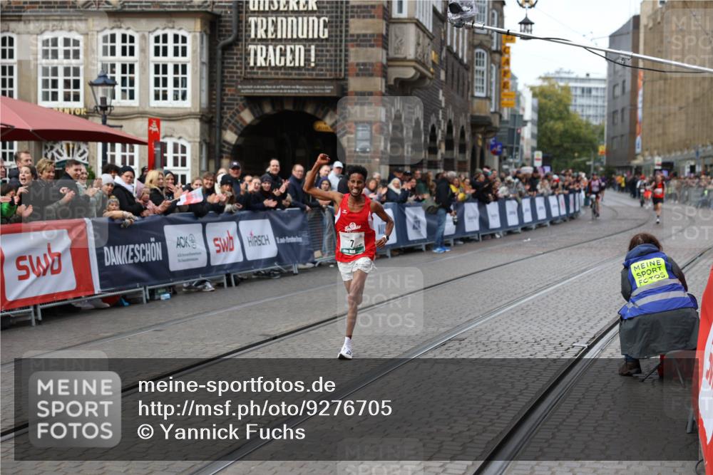 05.10.2025 - 20. swb-Marathon Bremen Yannick Fuchs http://msf.ph/oto/9276705 05.10.2025 12:38:40 Ziel 7 meine-sportfotos.de