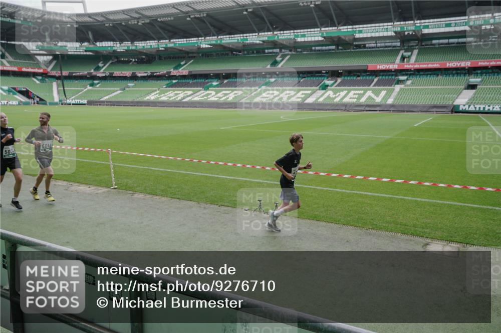 05.10.2025 - 20. swb-Marathon Bremen Michael Burmester http://msf.ph/oto/9276710 05.10.2025 12:55:03 Laufen im Stadion 82, 104, 124, 169, 289, 319, 417, 504, 663, 944, 1308, 1474, 1483, 1543, 1721, 1737, 1896, 1897, 1945, 2022, 2024, 2180, 2265, 2274, 2431, 2494, 2642, 2716, 2767, 3069, 3193, 3224, 3359, 3436, 3489, 3531, 3703, 3838, 3848, 4257, 4595, 4672, 4771, 4816, 4823, 4837, 4919, 4949, 4958, 5034, 5177, 5452, 5554, 5666, 5869, 5907, 6184, 6527, 6583, 6649, 6683, 6853, 7052, 7279, 7494, 7814, 7928, 7986, 8642, 8653, 8737, 53, 132, 524, 756, 1165, 1976, 2573, 2841, 3212, 5022, 5206, 5978 meine-sportfotos.de