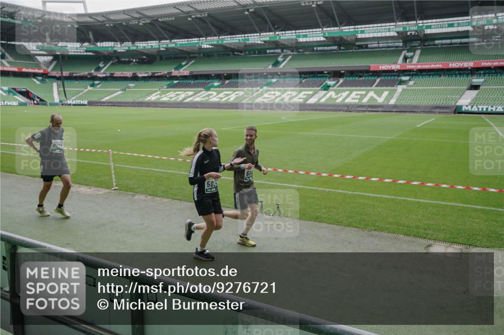 05.10.2025 - 20. swb-Marathon Bremen Michael Burmester http://msf.ph/oto/9276721 05.10.2025 12:55:04 Laufen im Stadion 82, 104, 124, 169, 289, 319, 417, 504, 663, 944, 1308, 1474, 1483, 1543, 1721, 1737, 1896, 1897, 1945, 2022, 2024, 2180, 2265, 2274, 2431, 2494, 2642, 2716, 2767, 3069, 3193, 3224, 3359, 3436, 3489, 3531, 3703, 3838, 3848, 4257, 4595, 4672, 4771, 4816, 4823, 4837, 4919, 4949, 4958, 5034, 5177, 5452, 5554, 5666, 5869, 5907, 6184, 6527, 6649, 6683, 6853, 7052, 7494, 7814, 7928, 7986, 8642, 8653, 8737, 53, 132, 289, 524, 756, 1976, 2573, 2841, 3212, 5022, 5206, 5978 meine-sportfotos.de