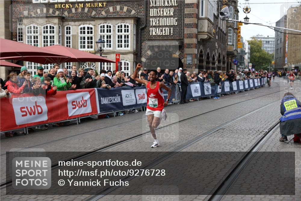 05.10.2025 - 20. swb-Marathon Bremen Yannick Fuchs http://msf.ph/oto/9276728 05.10.2025 12:38:41 Ziel 7 meine-sportfotos.de