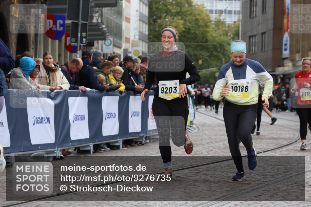 05.10.2025 - 20. swb-Marathon Bremen Strokosch-Dieckow http://msf.ph/oto/9276735 05.10.2025 11:12:52 Ziel 9203, 10186, 11118, 11252 meine-sportfotos.de