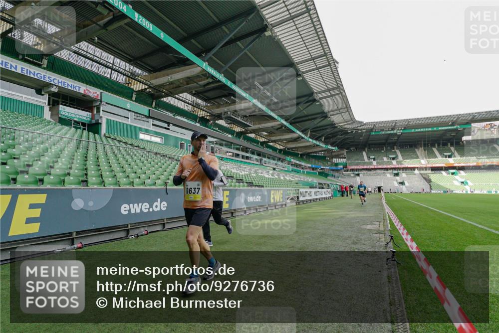 05.10.2025 - 20. swb-Marathon Bremen Michael Burmester http://msf.ph/oto/9276736 05.10.2025 10:27:33 Laufen im Stadion 28, 9270, 9339, 9351, 9362, 9397, 9400, 9500, 9546, 9670, 9678, 9709, 9711, 9876, 9885, 9961, 10091, 10092, 10277, 10351, 10411, 10452, 10568, 10634, 10637, 10639, 10661, 10676, 10750, 10792, 10818, 10822, 10898, 10947, 11074, 11167, 11299, 11362, 11446, 11462, 11645, 11659, 11678, 11683, 9009, 9202, 9285, 9290, 9396, 9400, 9411, 9590, 9878, 9897, 9921, 9960, 10045, 10649, 10682, 10773, 10823, 11585, 11714 meine-sportfotos.de