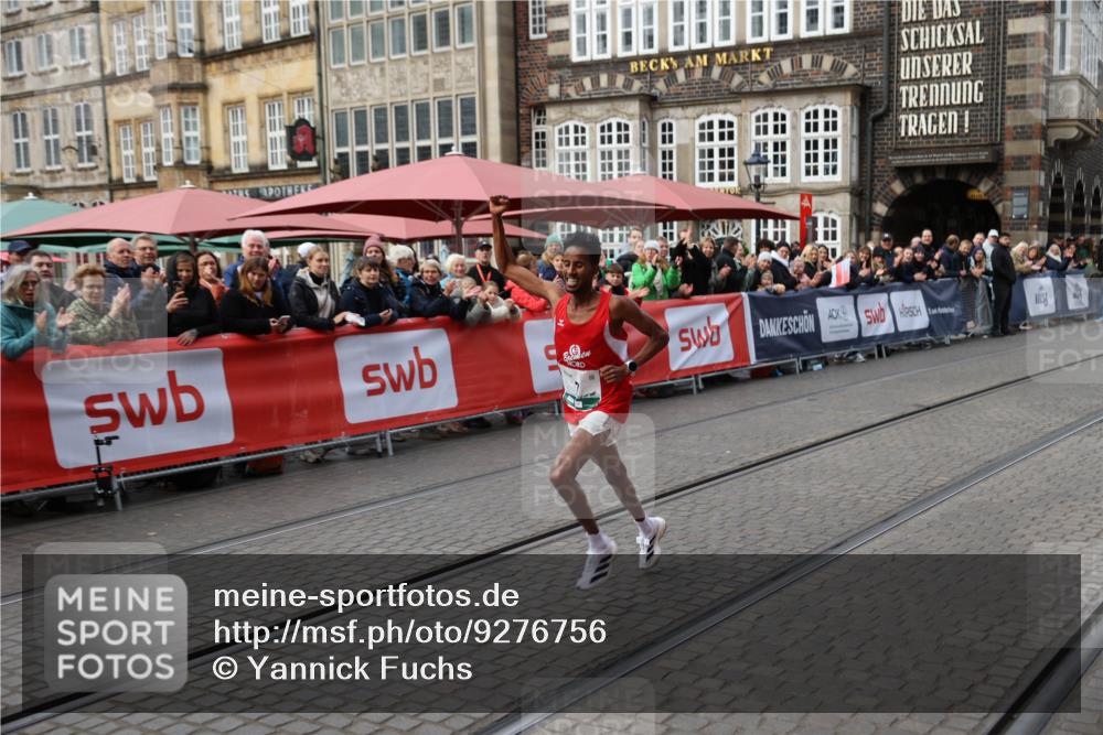 05.10.2025 - 20. swb-Marathon Bremen Yannick Fuchs http://msf.ph/oto/9276756 05.10.2025 12:38:42 Ziel 7 meine-sportfotos.de