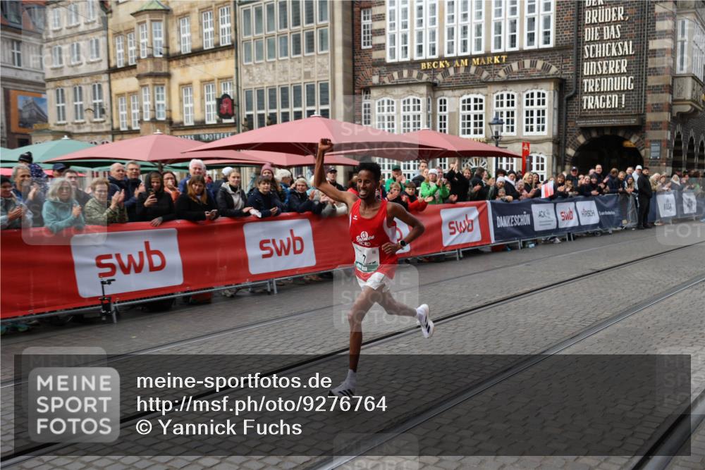 05.10.2025 - 20. swb-Marathon Bremen Yannick Fuchs http://msf.ph/oto/9276764 05.10.2025 12:38:42 Ziel 7 meine-sportfotos.de