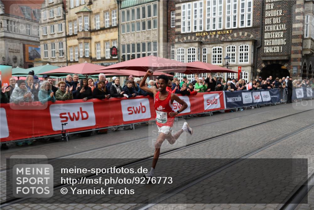 05.10.2025 - 20. swb-Marathon Bremen Yannick Fuchs http://msf.ph/oto/9276773 05.10.2025 12:38:42 Ziel 7 meine-sportfotos.de