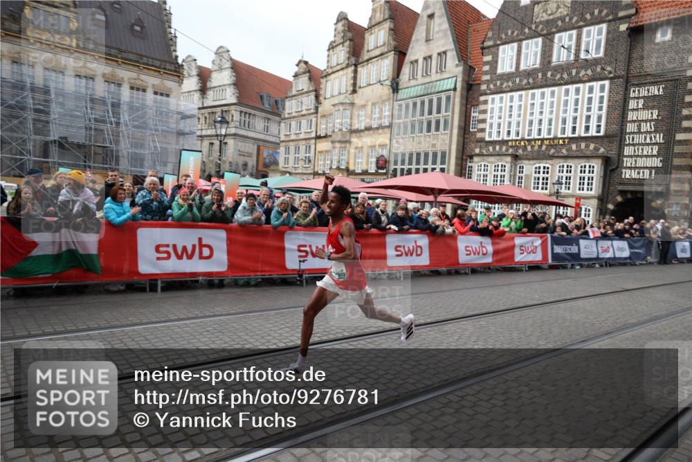 05.10.2025 - 20. swb-Marathon Bremen Yannick Fuchs http://msf.ph/oto/9276781 05.10.2025 12:38:42 Ziel 7 meine-sportfotos.de