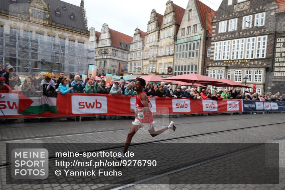 05.10.2025 - 20. swb-Marathon Bremen Yannick Fuchs http://msf.ph/oto/9276790 05.10.2025 12:38:42 Ziel 7 meine-sportfotos.de