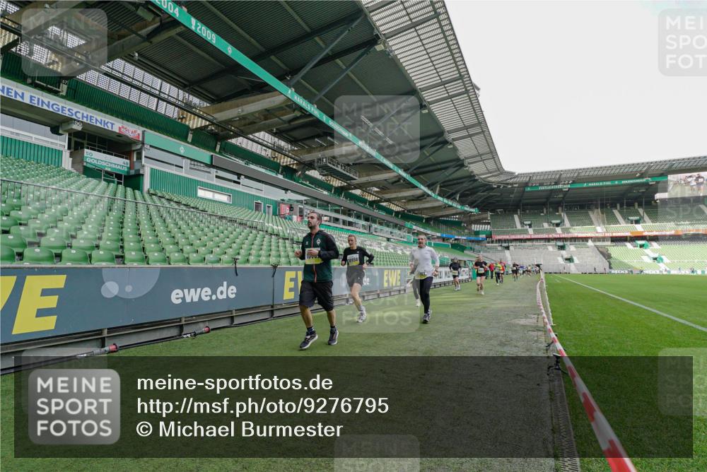 05.10.2025 - 20. swb-Marathon Bremen Michael Burmester http://msf.ph/oto/9276795 05.10.2025 10:27:49 Laufen im Stadion 28, 1138, 7414, 9206, 9244, 9339, 9397, 9413, 9500, 9546, 9670, 9709, 9711, 10177, 10211, 10319, 10452, 10509, 10634, 10637, 10639, 10661, 10676, 10750, 10818, 10822, 10850, 10858, 10947, 11074, 11167, 11189, 11268, 11299, 11327, 11446, 11462, 11659, 11678, 9270, 9351, 9362, 9400, 9411, 9678, 9876, 9885, 9960, 9961, 10045, 10091, 10092, 10277, 10351, 10411, 10568, 10792, 10898, 11362, 11645, 11683 meine-sportfotos.de
