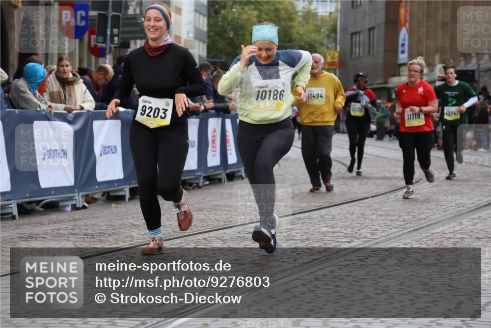 05.10.2025 - 20. swb-Marathon Bremen Strokosch-Dieckow http://msf.ph/oto/9276803 05.10.2025 11:12:52 Ziel 9203, 10186, 11118, 11252 meine-sportfotos.de