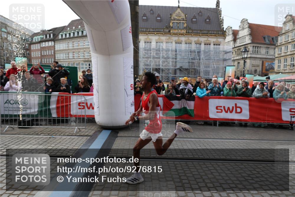 05.10.2025 - 20. swb-Marathon Bremen Yannick Fuchs http://msf.ph/oto/9276815 05.10.2025 12:38:42 Ziel 7 meine-sportfotos.de