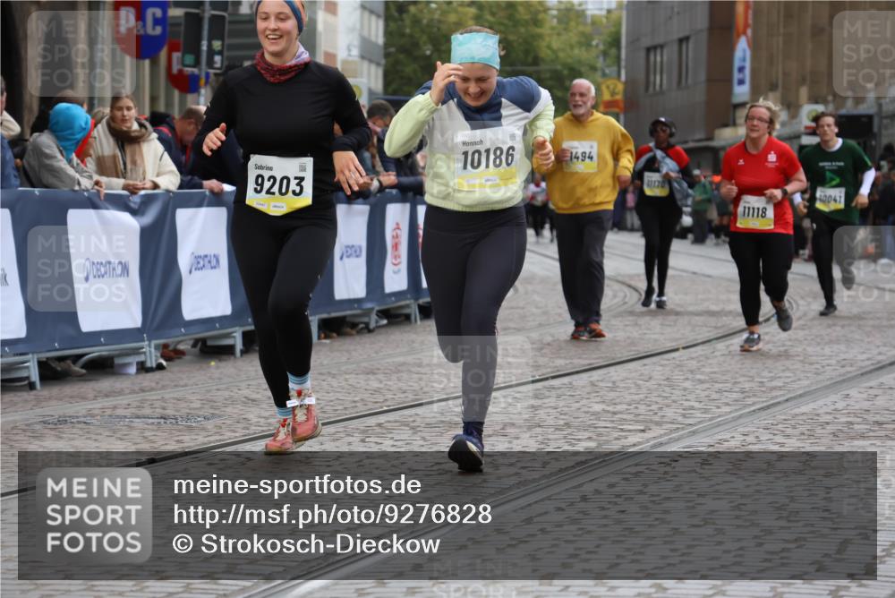 05.10.2025 - 20. swb-Marathon Bremen Strokosch-Dieckow http://msf.ph/oto/9276828 05.10.2025 11:12:52 Ziel 9203, 10186, 11118, 11252 meine-sportfotos.de
